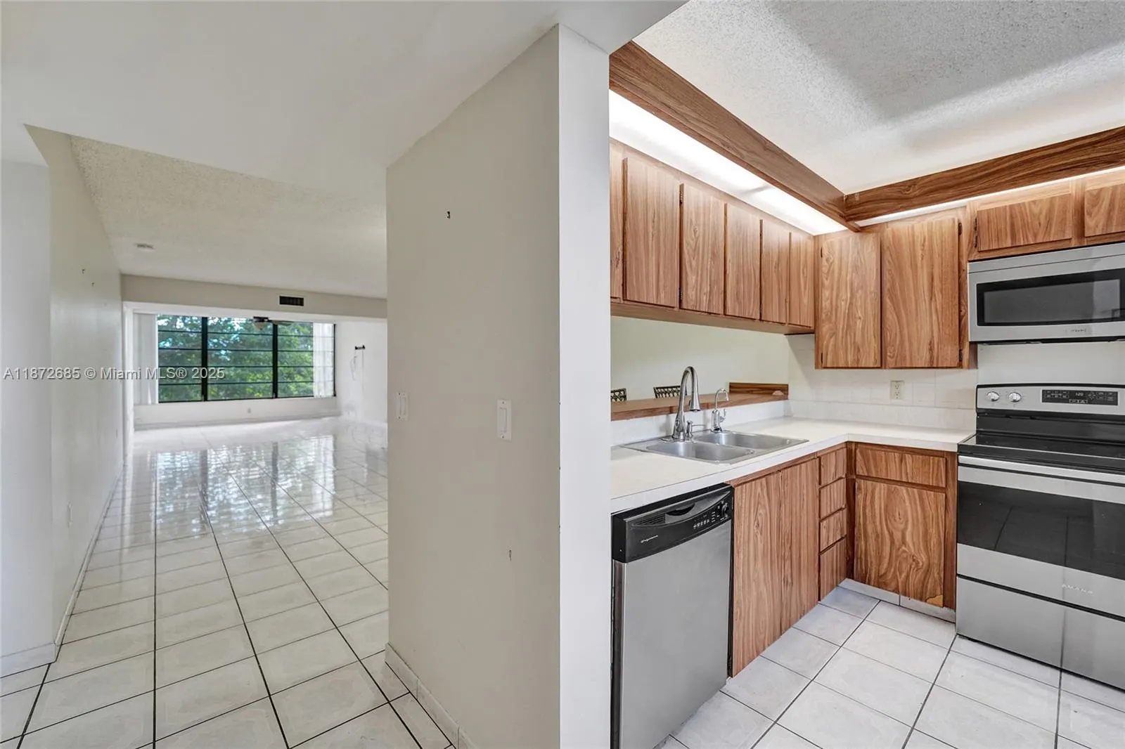 1502 Whitehall Dr, #303