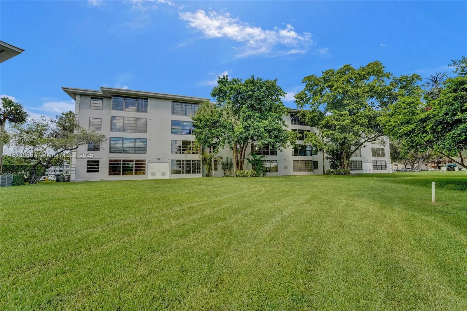 1502 Whitehall Dr, #303