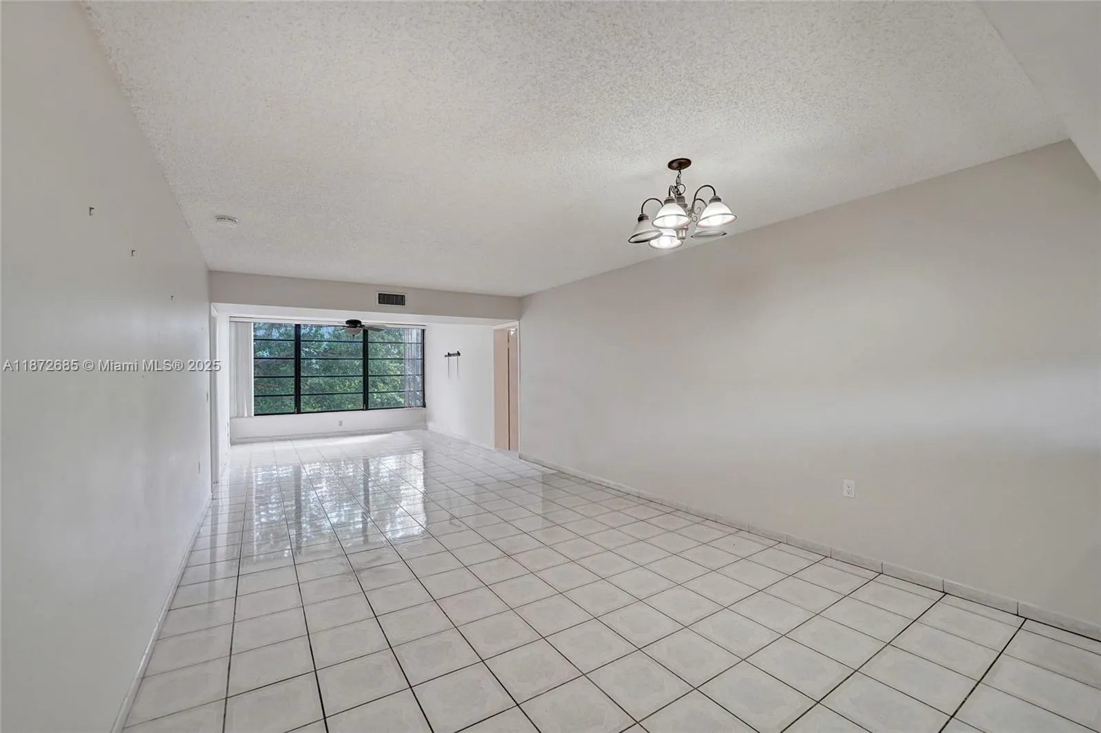 1502 Whitehall Dr, #303
