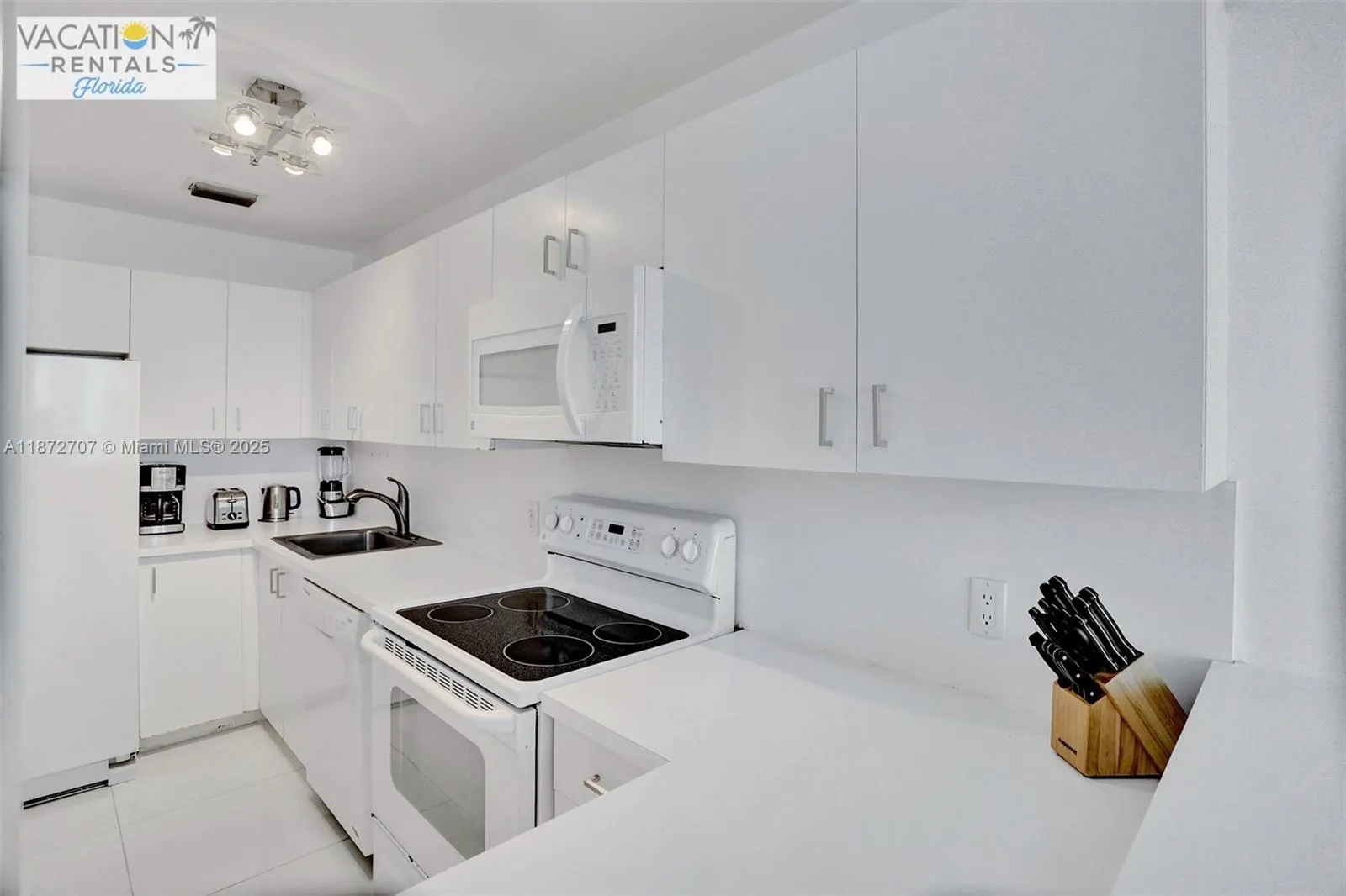 5445 Collins Ave, #BAY-14