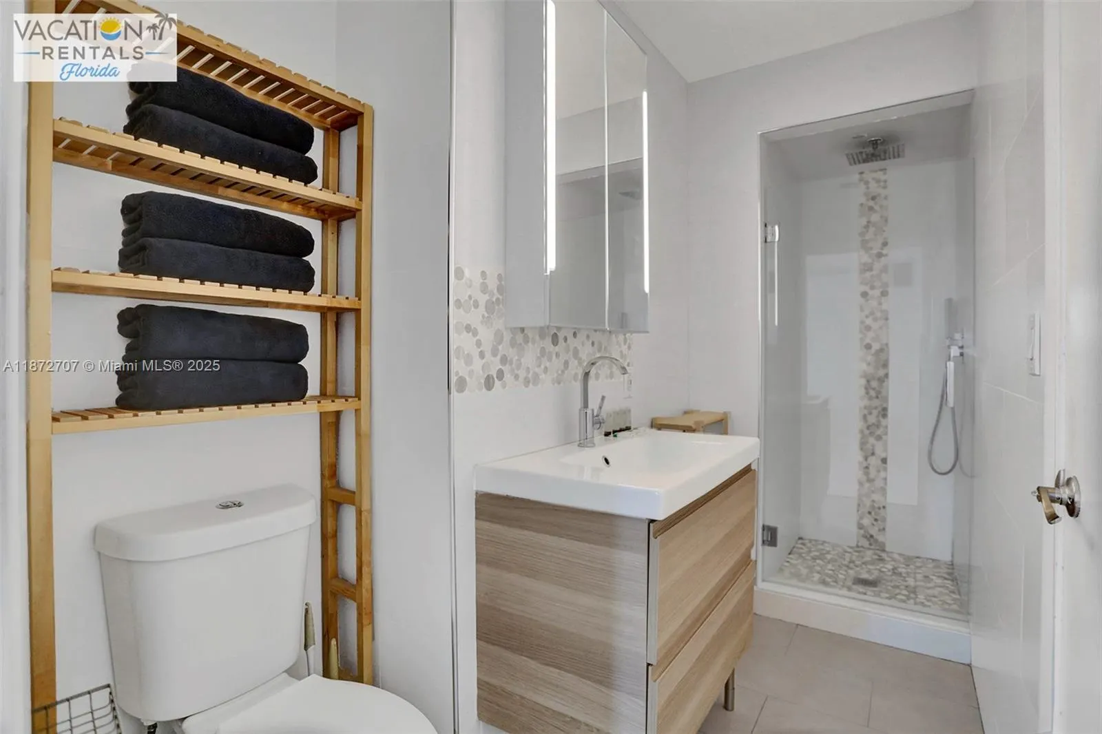5445 Collins Ave, #BAY-14