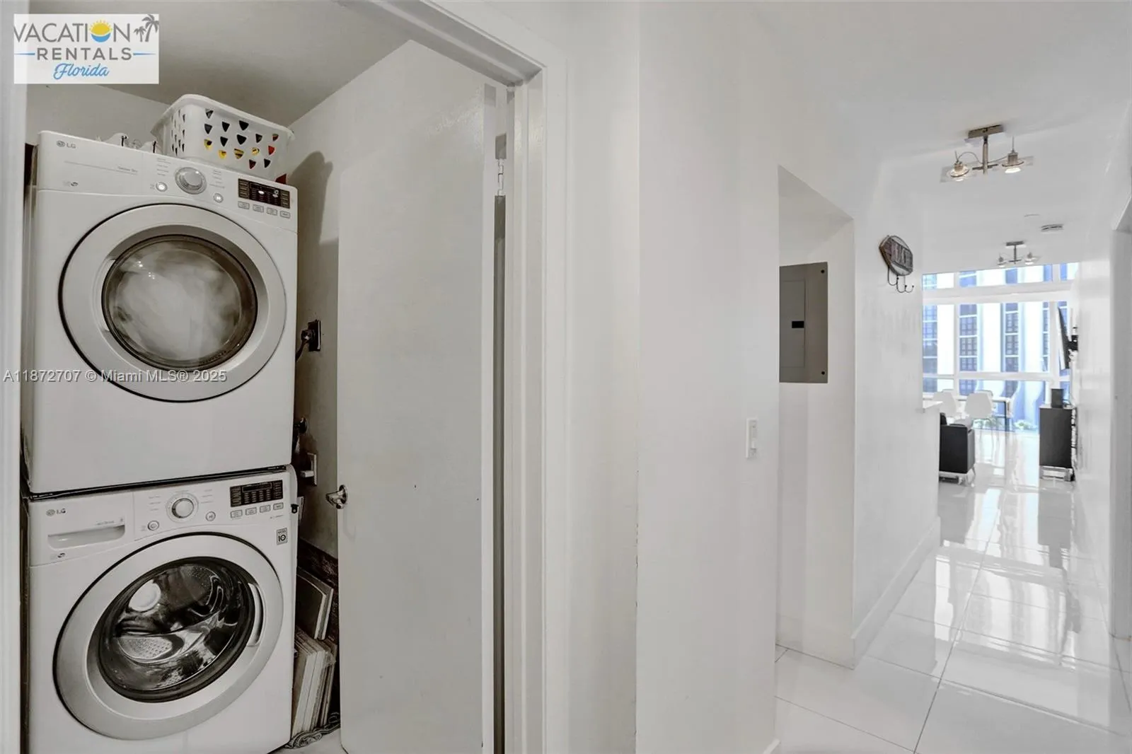 5445 Collins Ave, #BAY-14