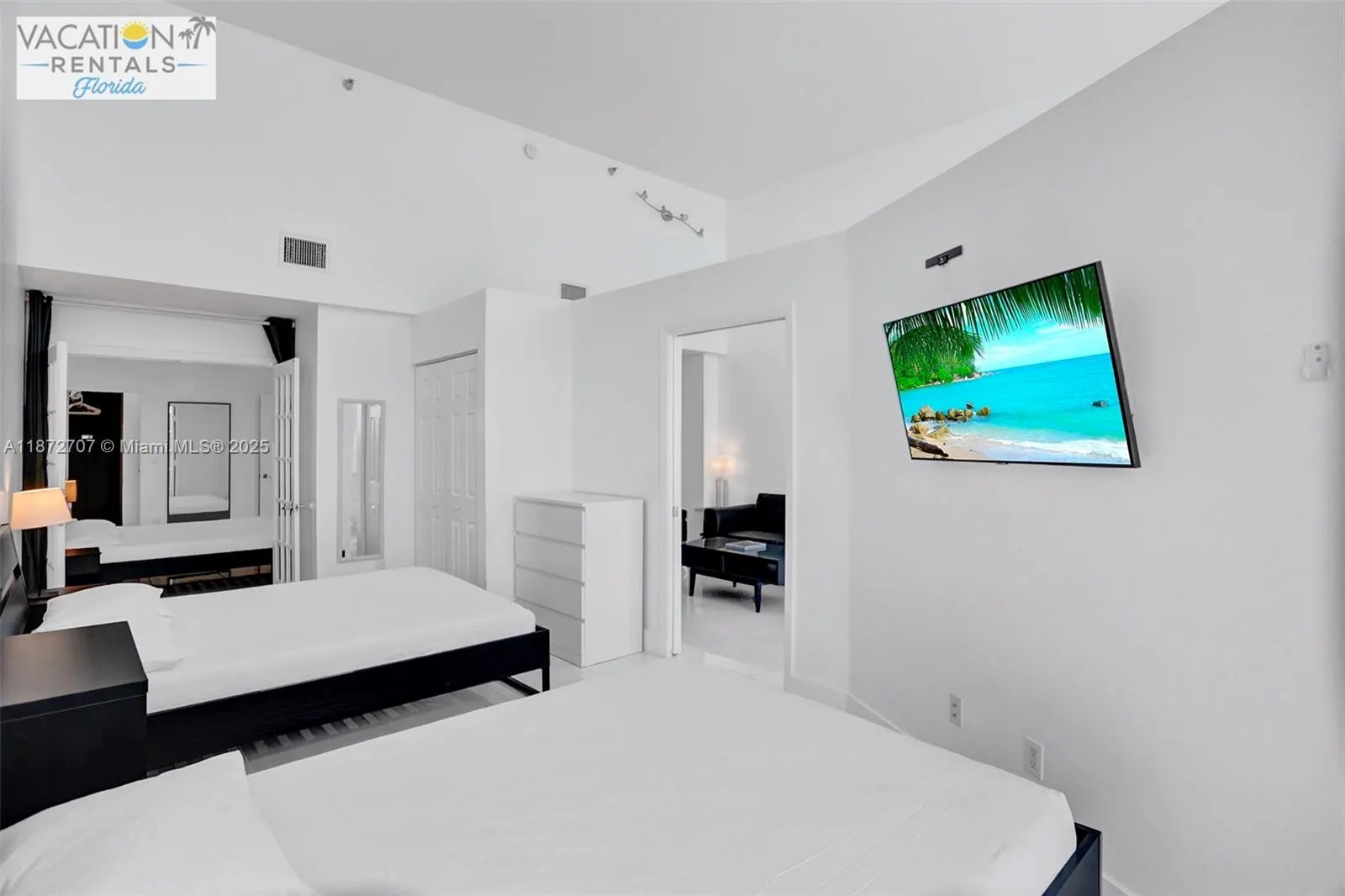5445 Collins Ave, #BAY-14