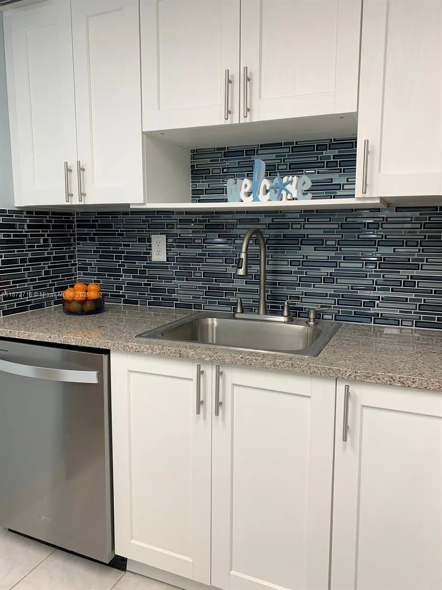 2625 Collins Ave, #1802