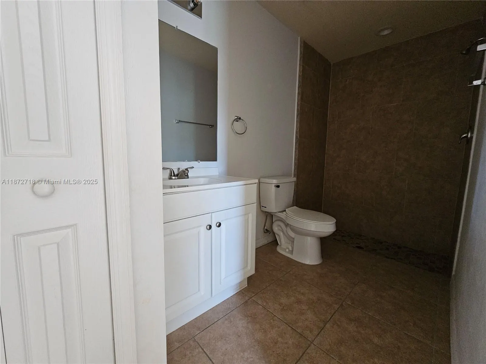 134 SE 12th St, #-