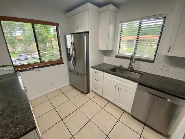 437 Lakeview Dr, #201