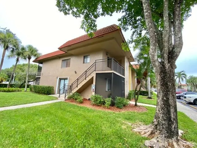 437 Lakeview Dr, #201