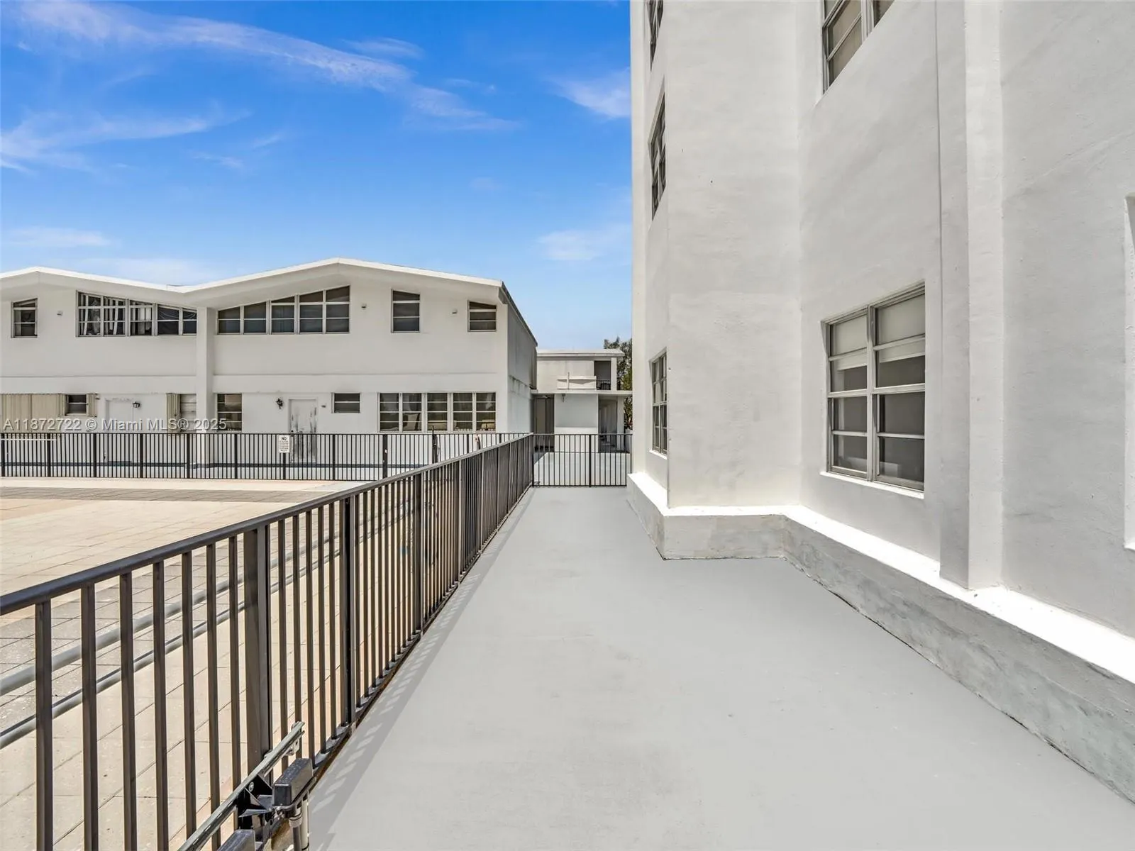 2780 NE 183rd St, #302