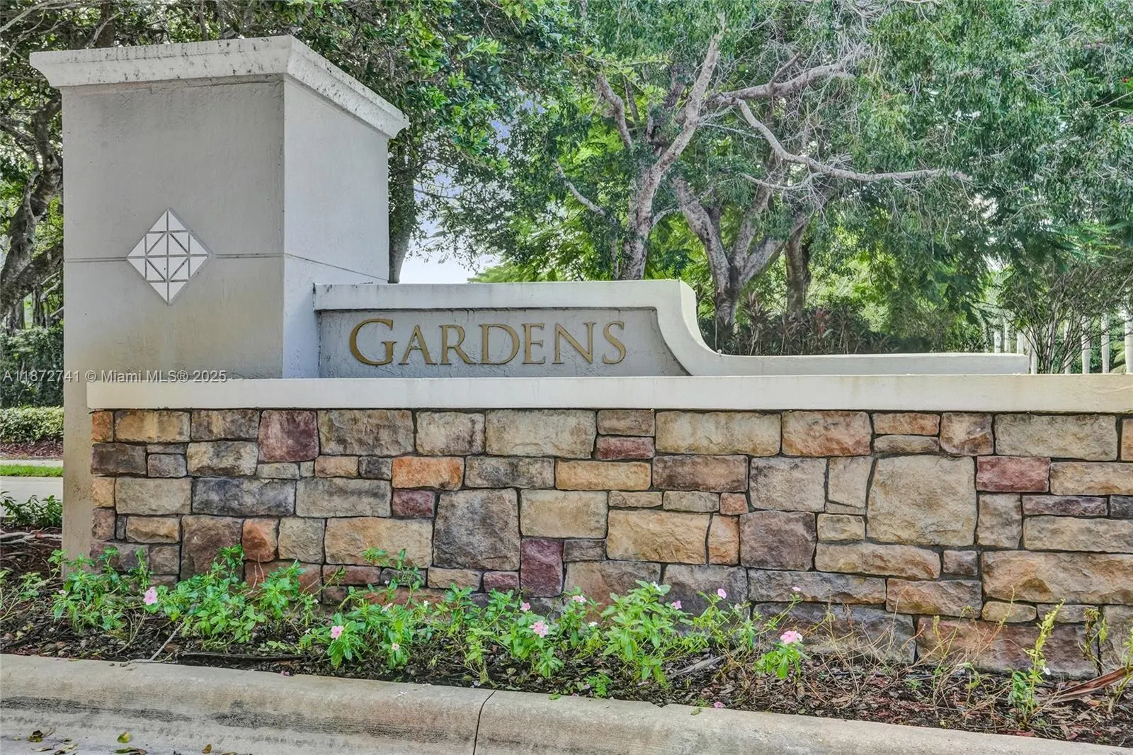 3695 W Gardenia Ave