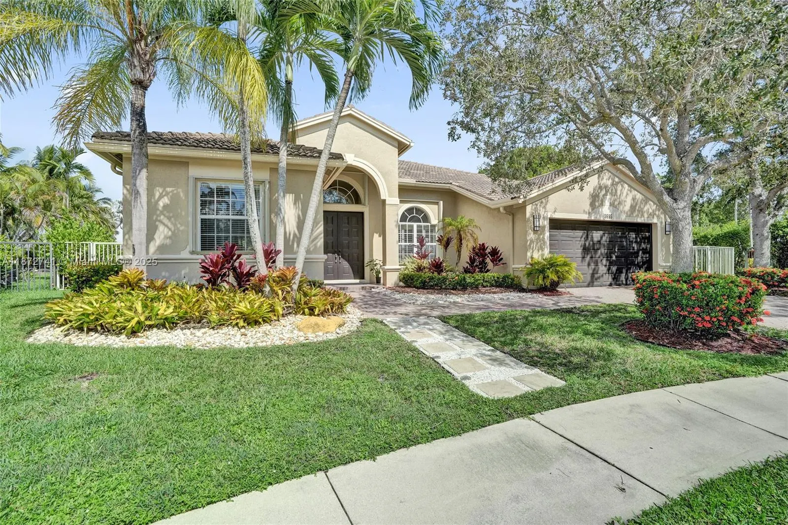 3695 W Gardenia Ave