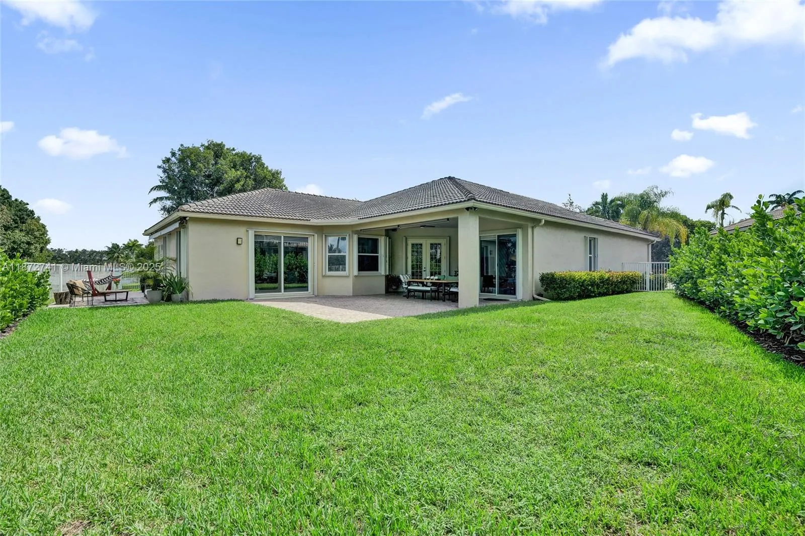 3695 W Gardenia Ave