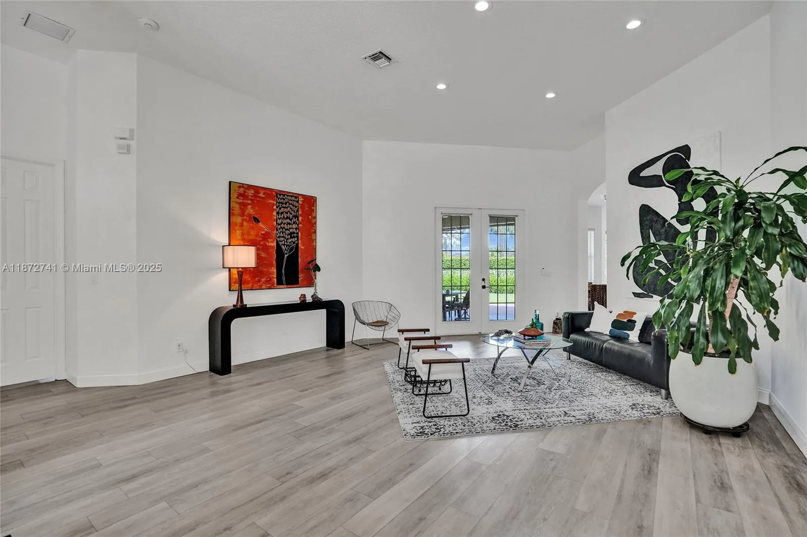 3695 W Gardenia Ave