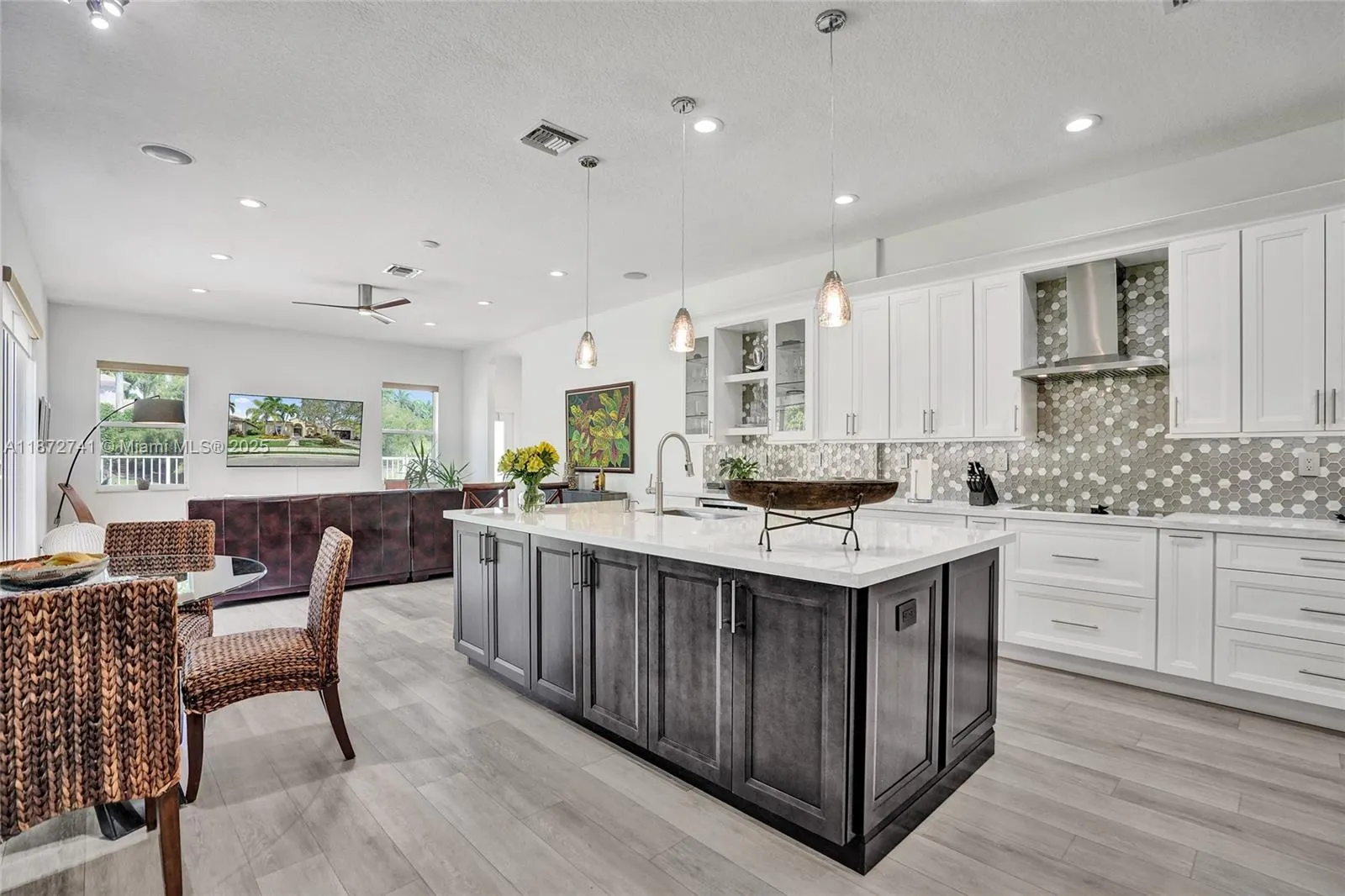3695 W Gardenia Ave