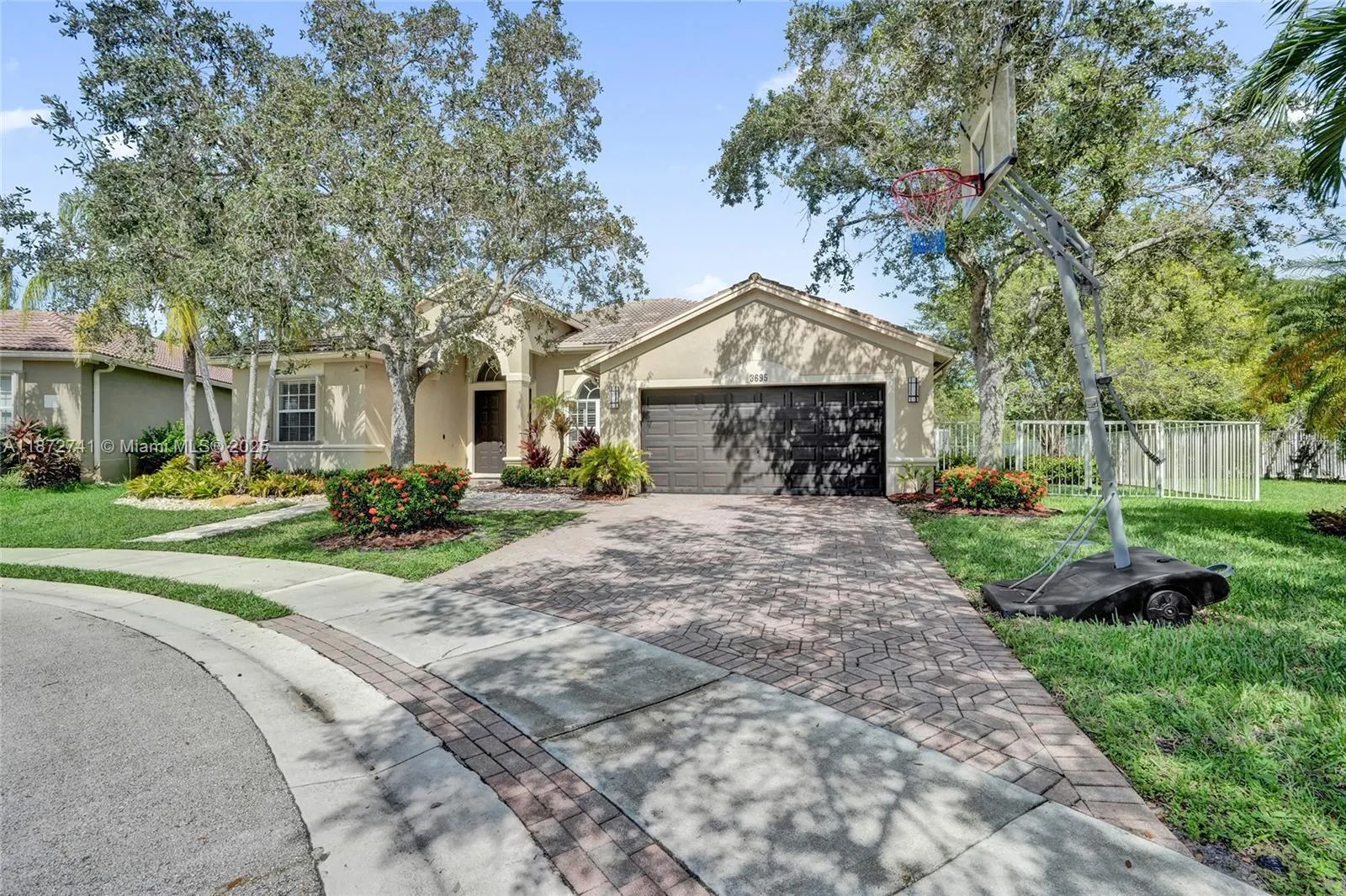 3695 W Gardenia Ave