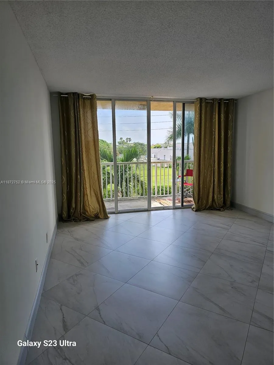 1341 SE 3rd Ave, #301