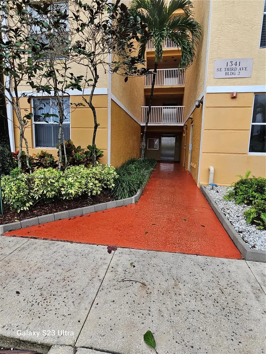 1341 SE 3rd Ave, #301