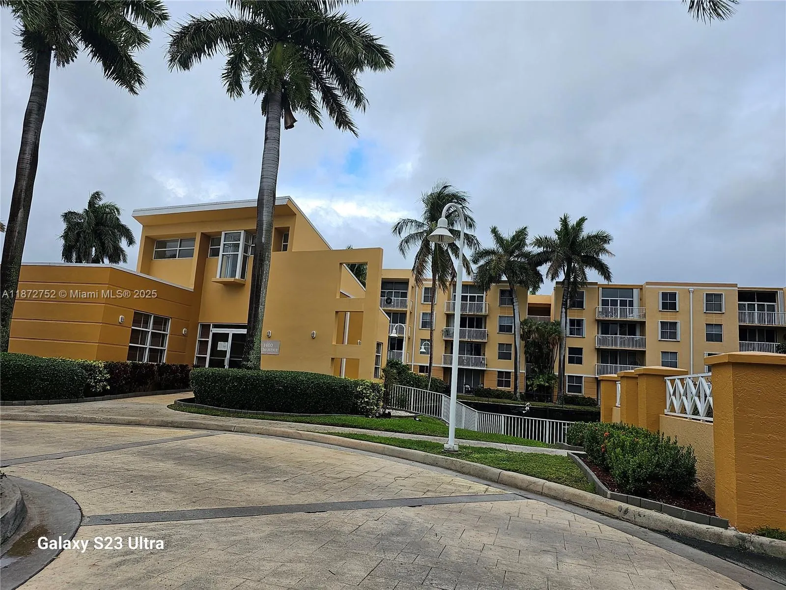1341 SE 3rd Ave, #301