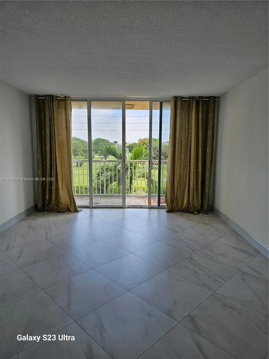 1341 SE 3rd Ave, #301