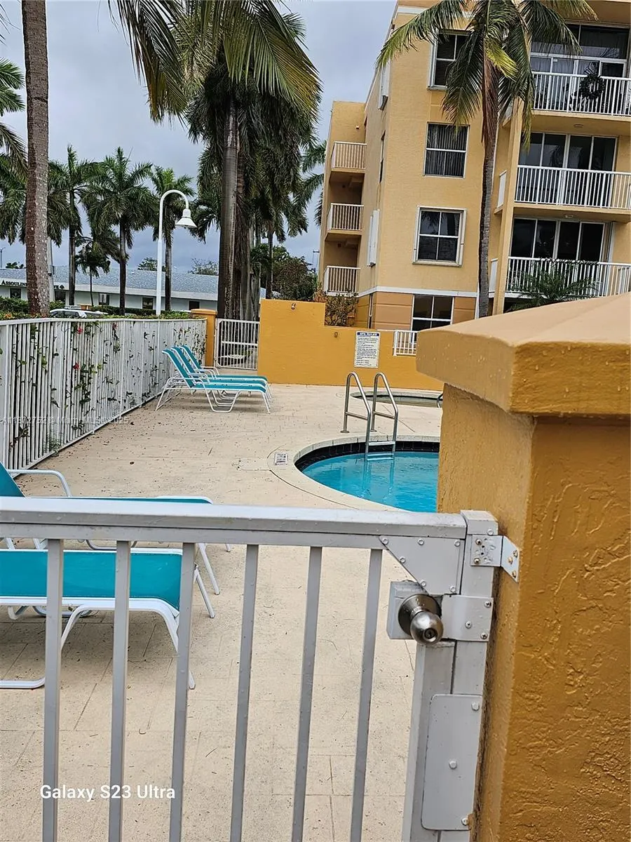 1341 SE 3rd Ave, #301