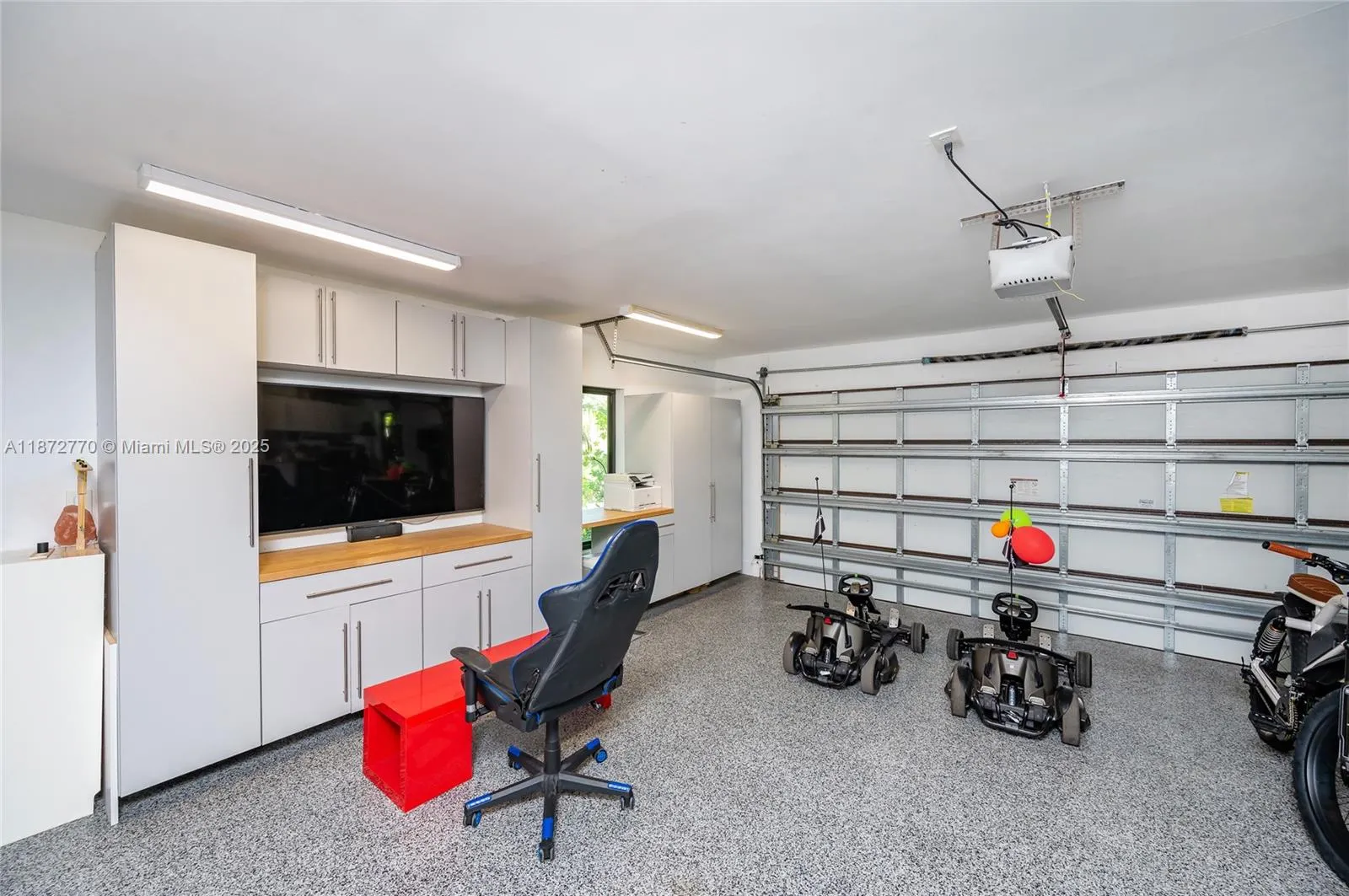 1240 Campamento Ave