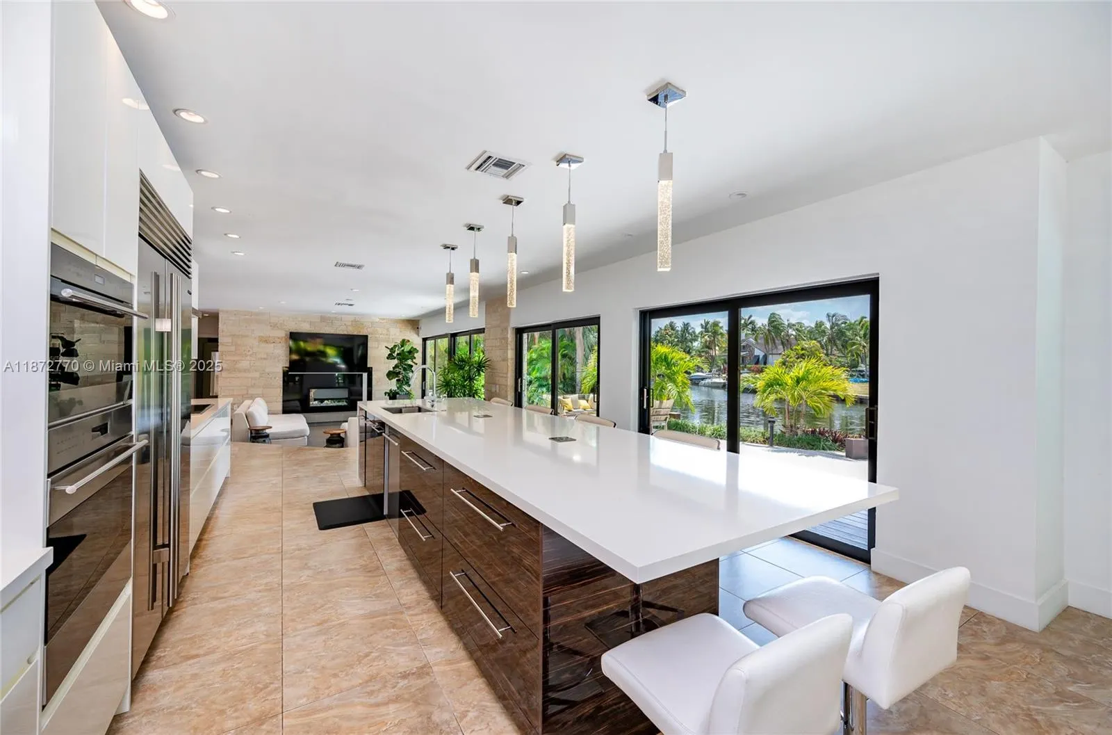 1240 Campamento Ave