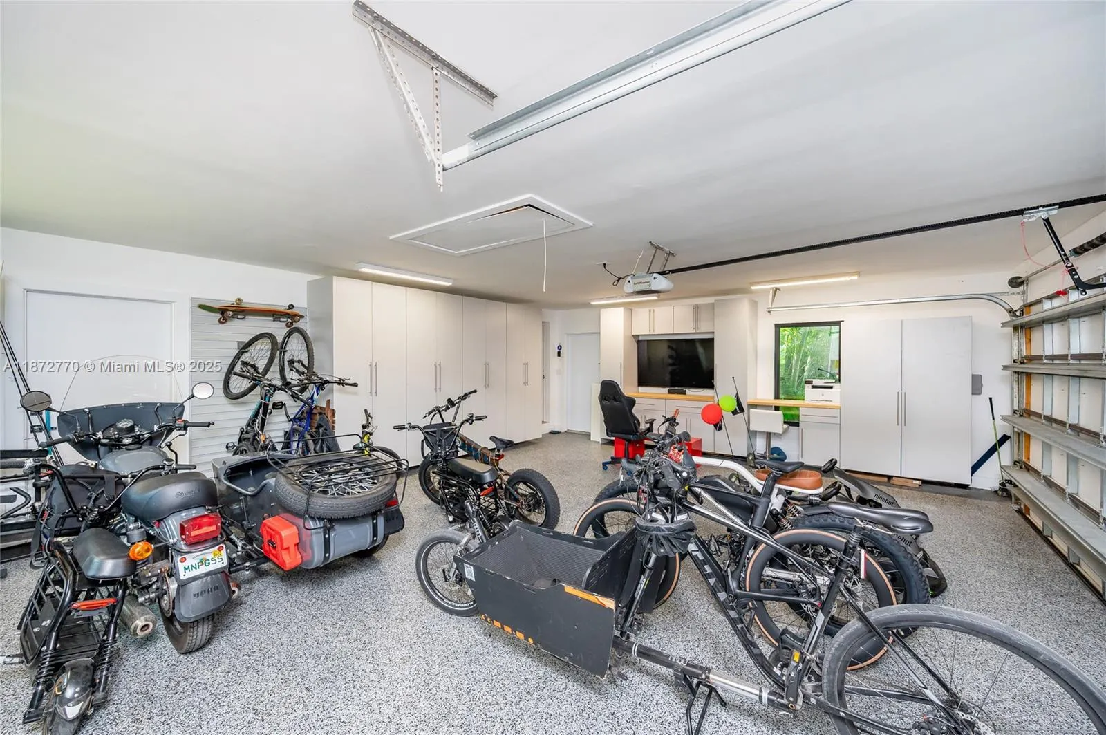 1240 Campamento Ave