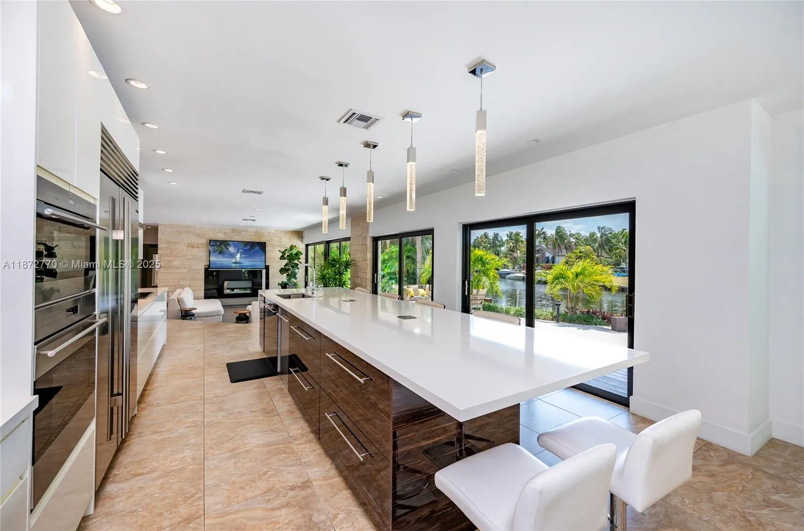 1240 Campamento Ave
