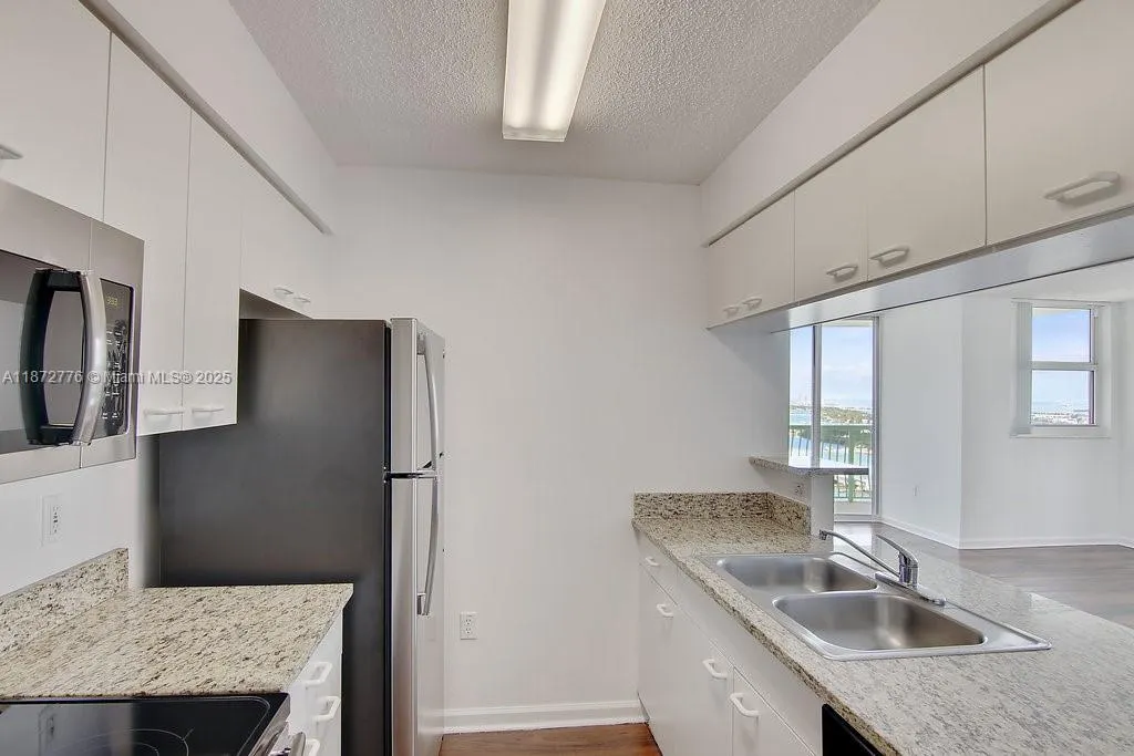 1756 N Bayshore Dr, #36B