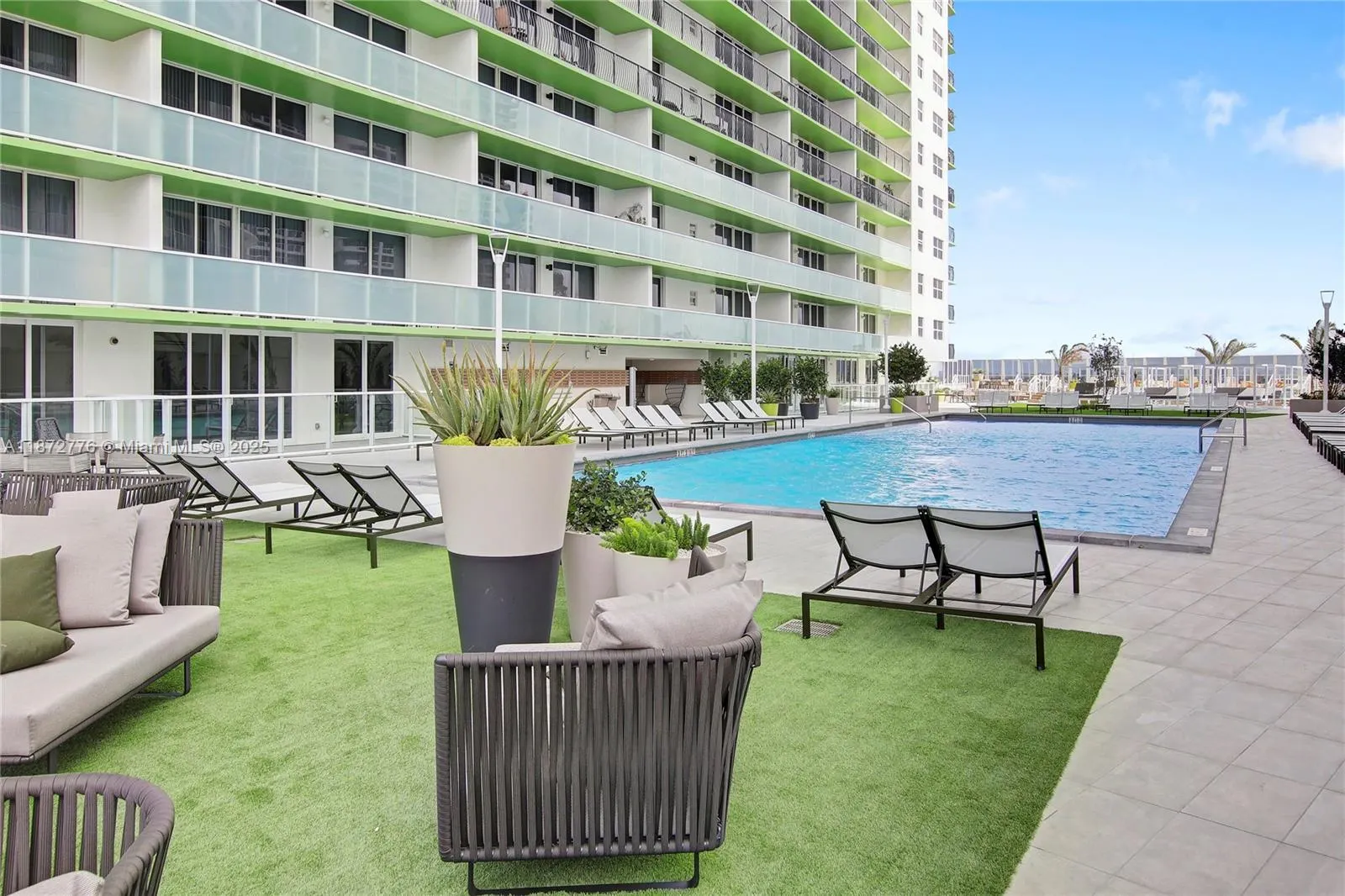 1756 N Bayshore Dr, #36B