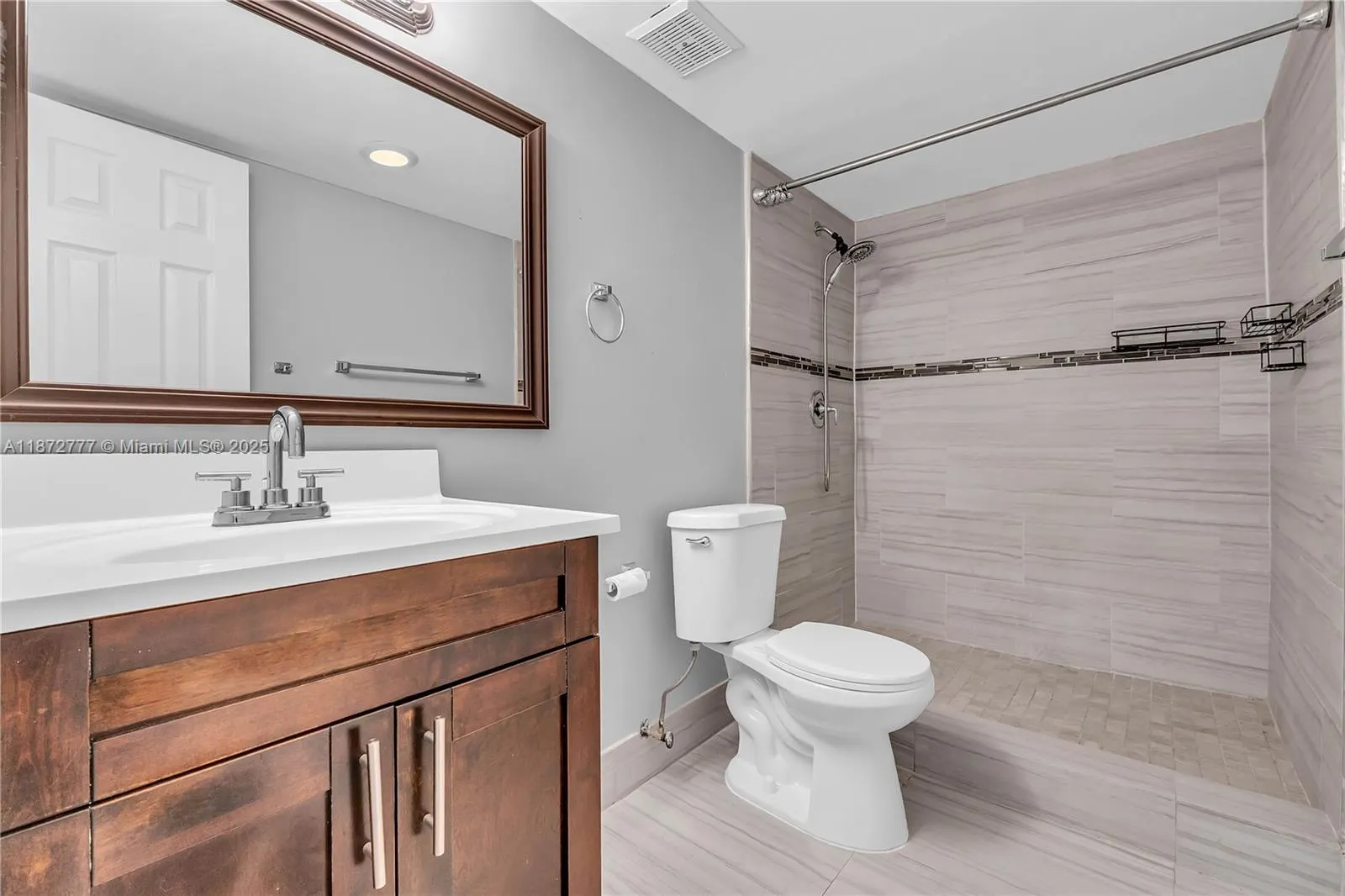 9431 Live Oak Pl, #205