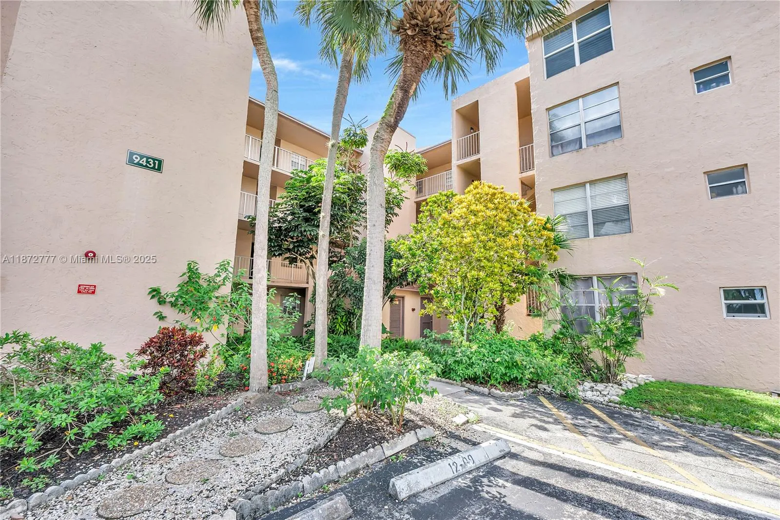 9431 Live Oak Pl, #205