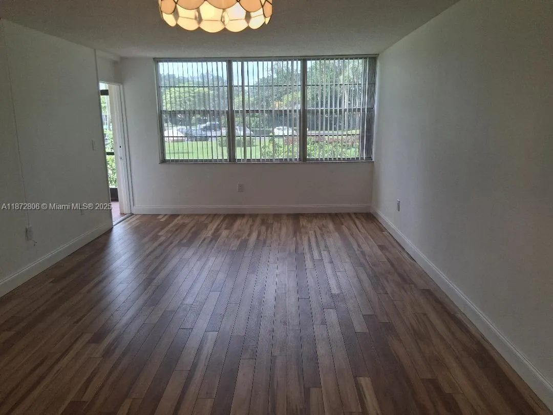 1000 St Charles Pl, #L20