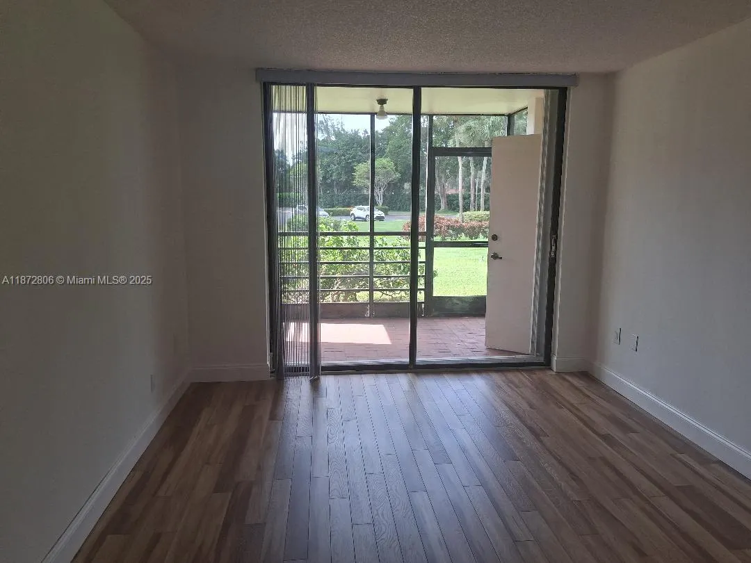 1000 St Charles Pl, #L20