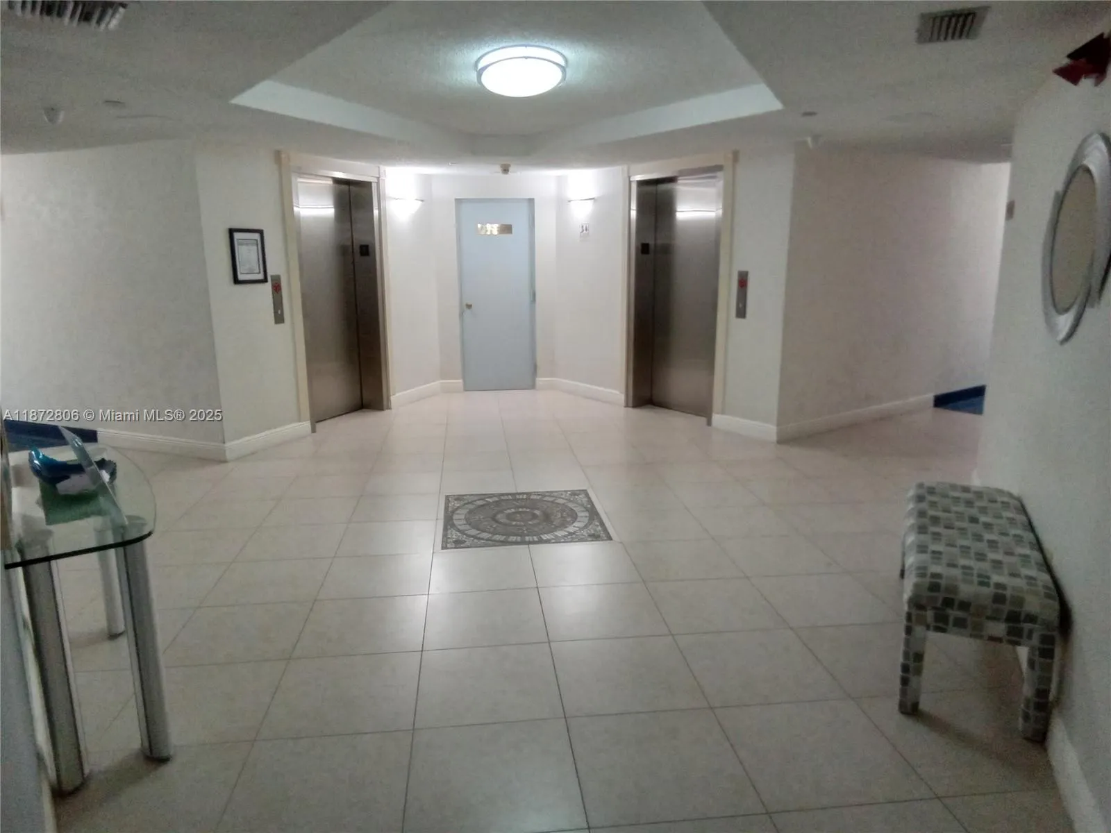 1000 St Charles Pl, #L20