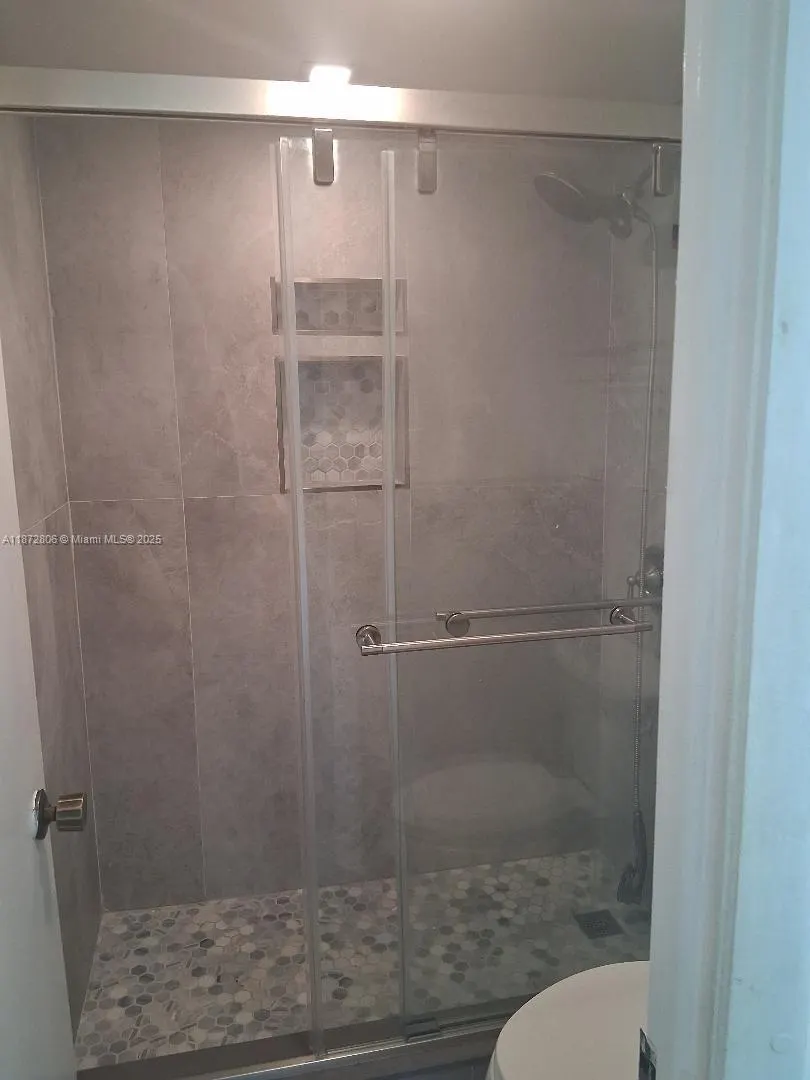1000 St Charles Pl, #L20