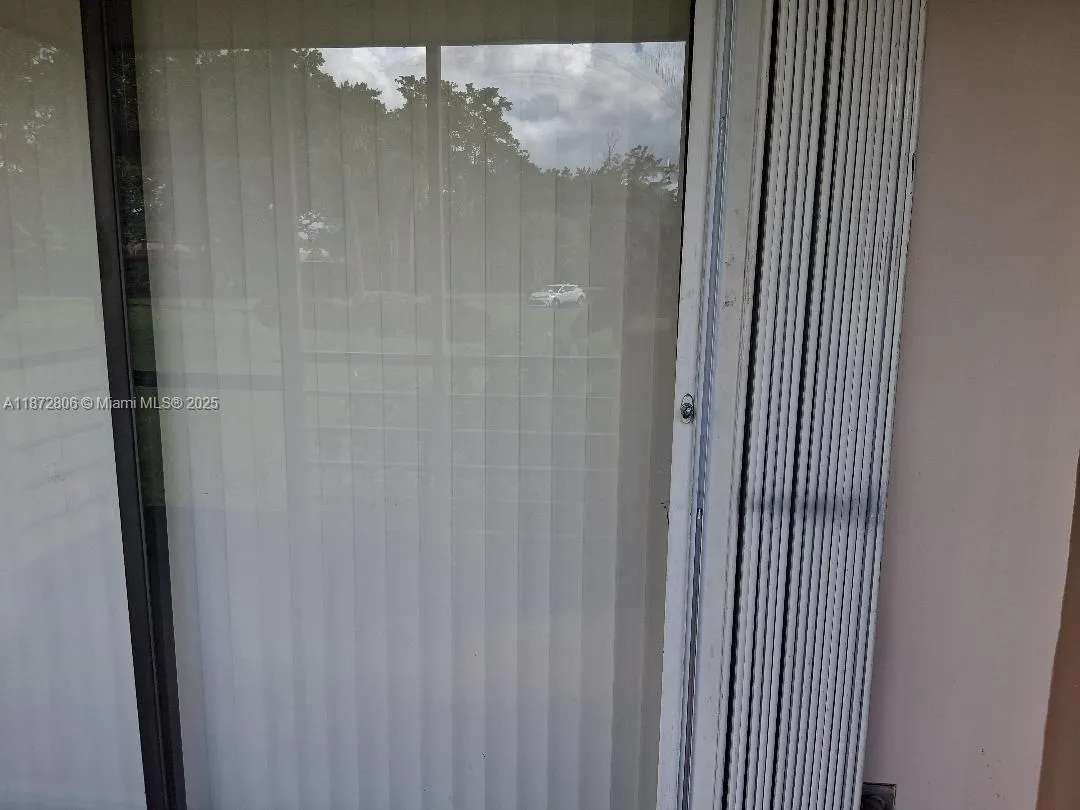 1000 St Charles Pl, #L20