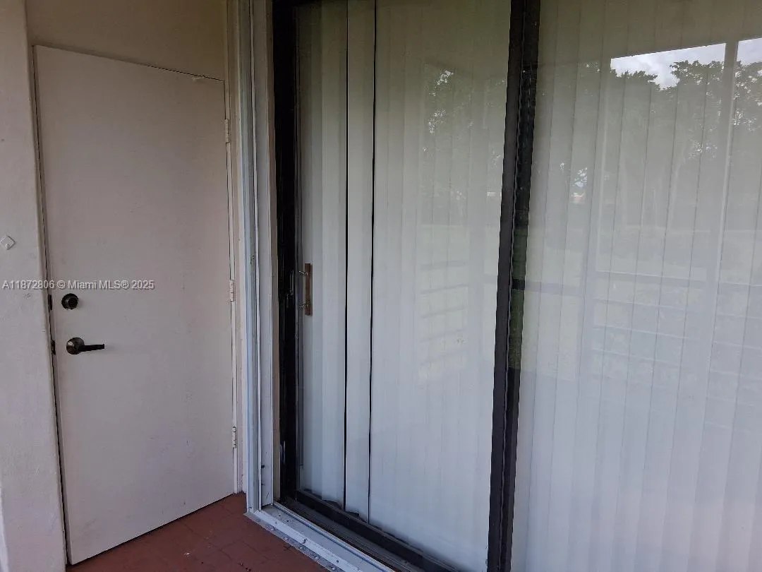 1000 St Charles Pl, #L20