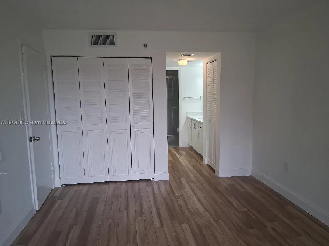 1000 St Charles Pl, #L20