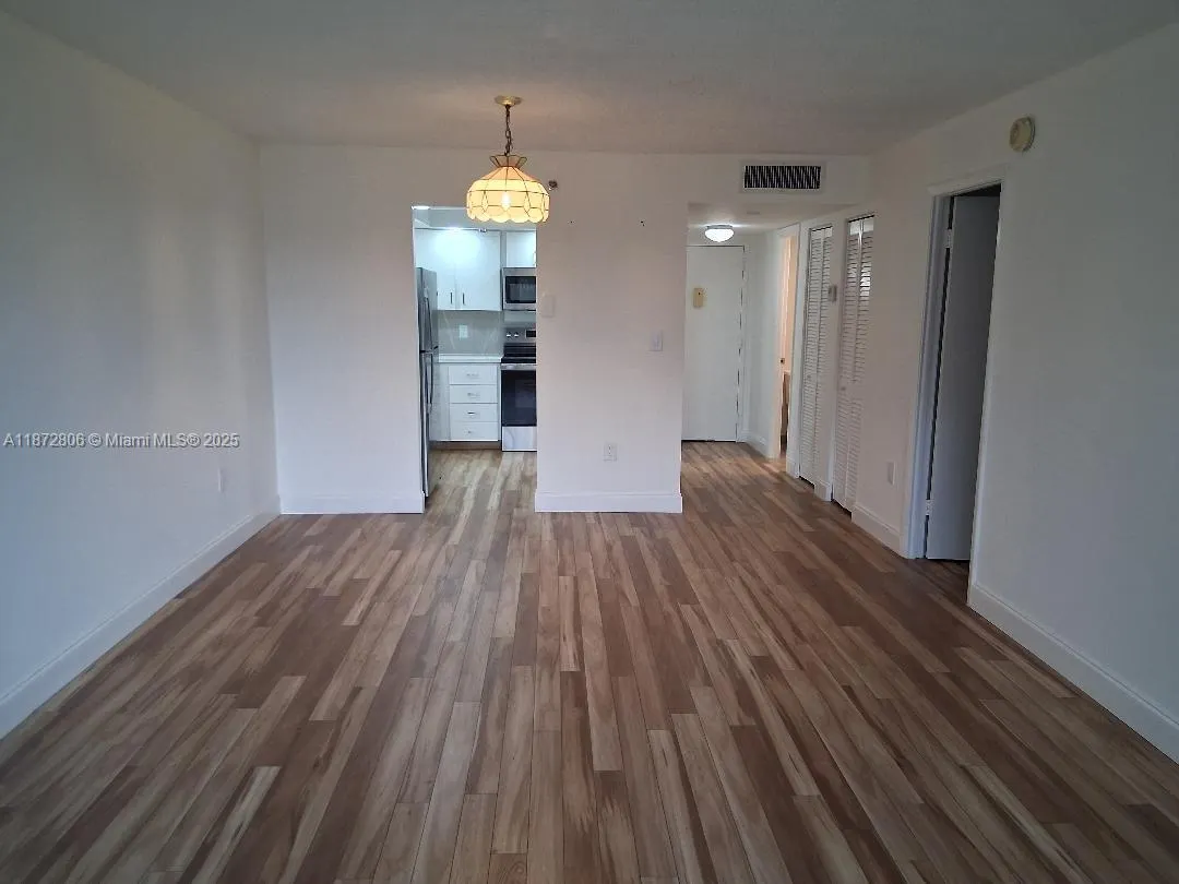 1000 St Charles Pl, #L20