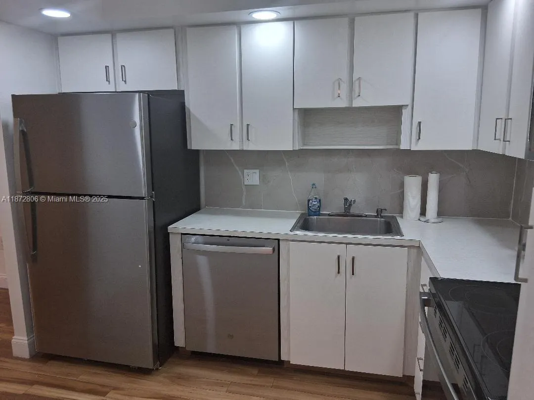 1000 St Charles Pl, #L20