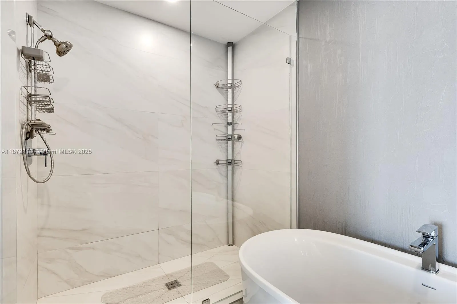 17550 Collins Ave, #1405