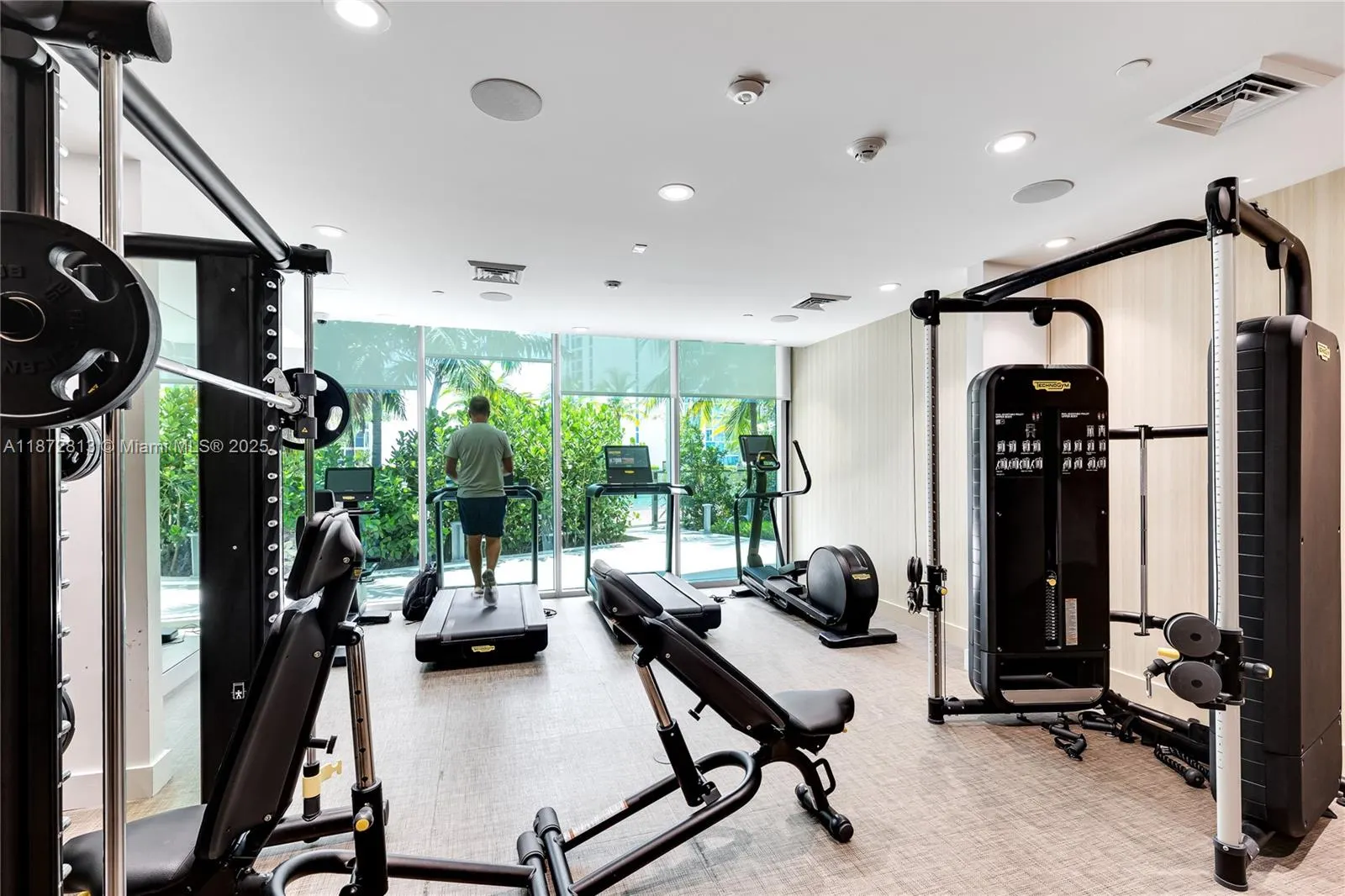 17550 Collins Ave, #1405