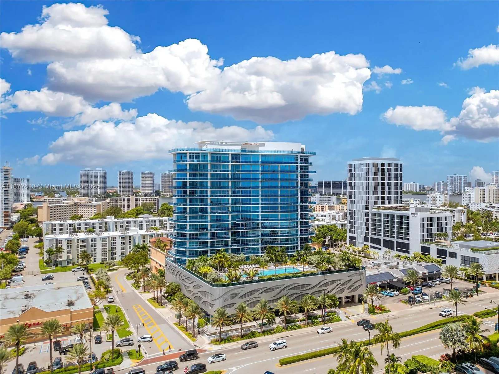 17550 Collins Ave, #1405