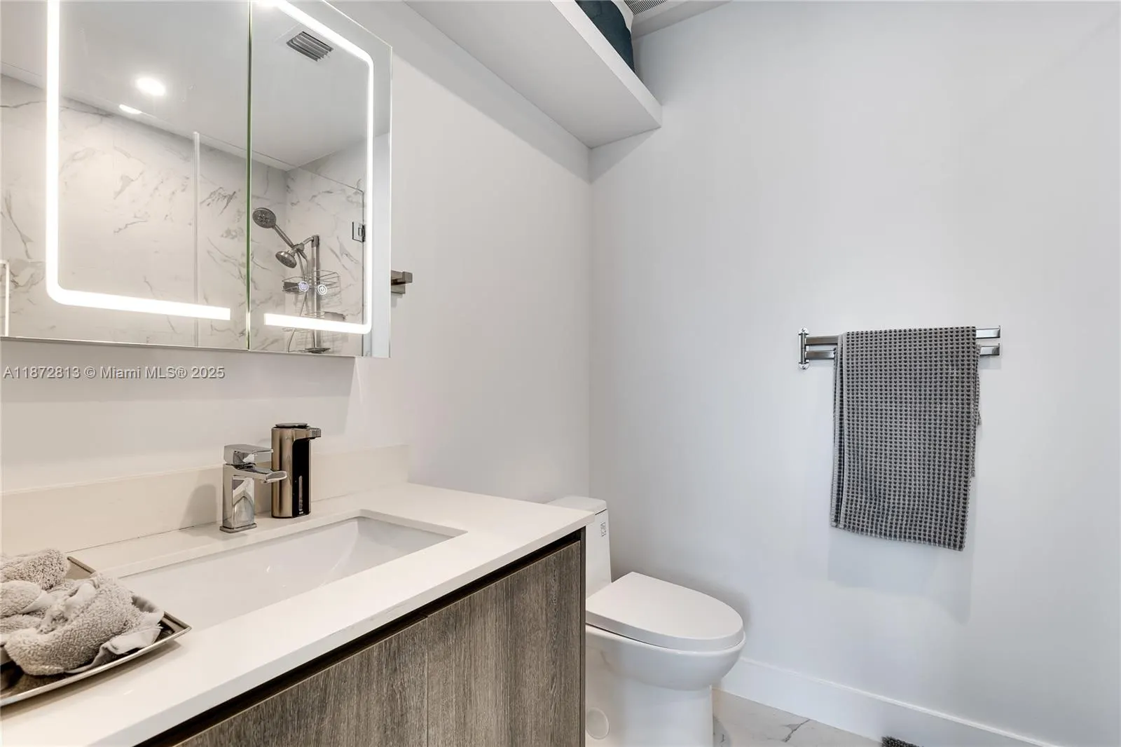 17550 Collins Ave, #1405