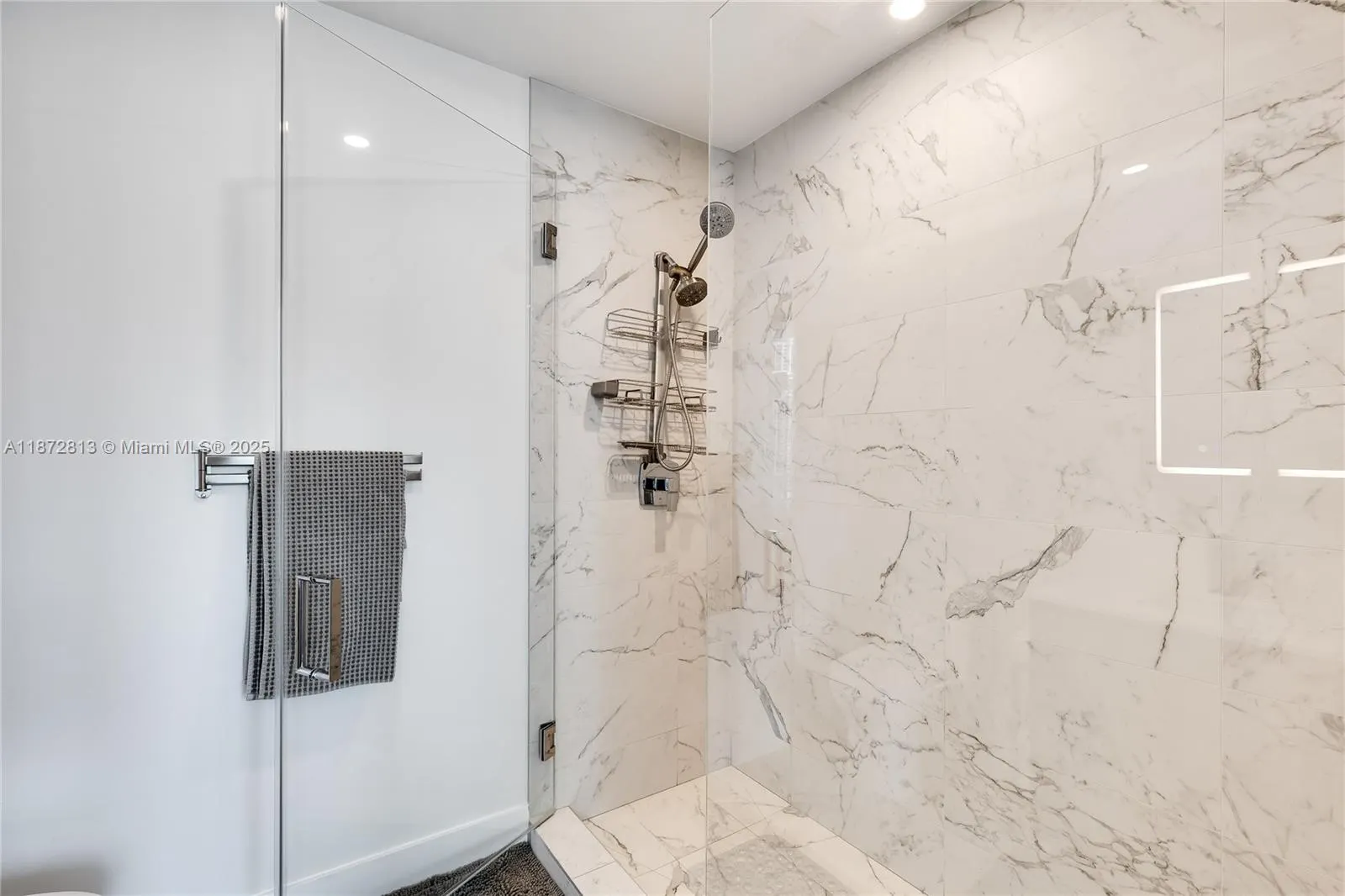 17550 Collins Ave, #1405