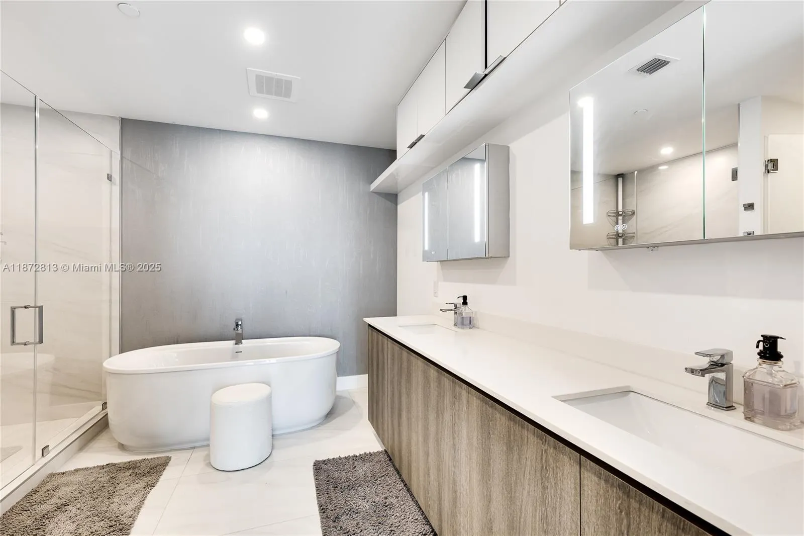 17550 Collins Ave, #1405