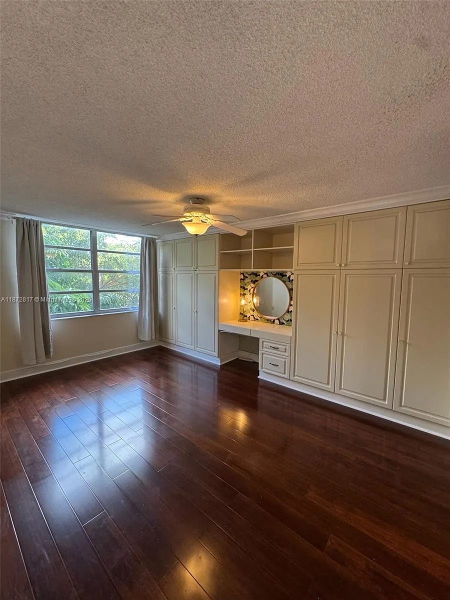 2780 NE 183rd St, #301