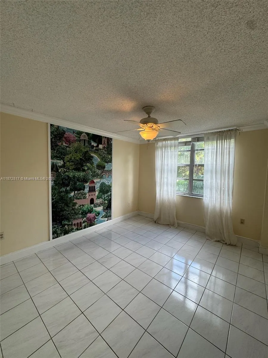 2780 NE 183rd St, #301