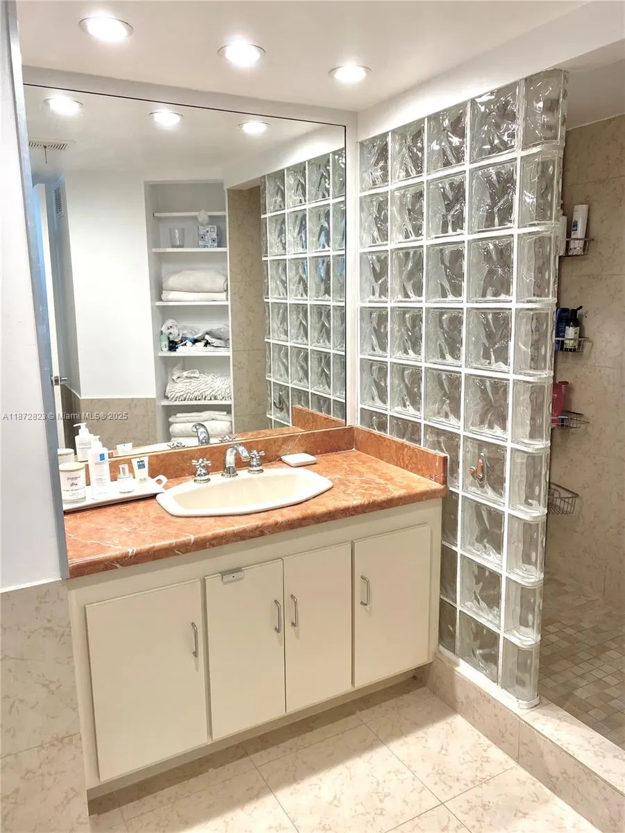 7135 Collins Ave, #1806