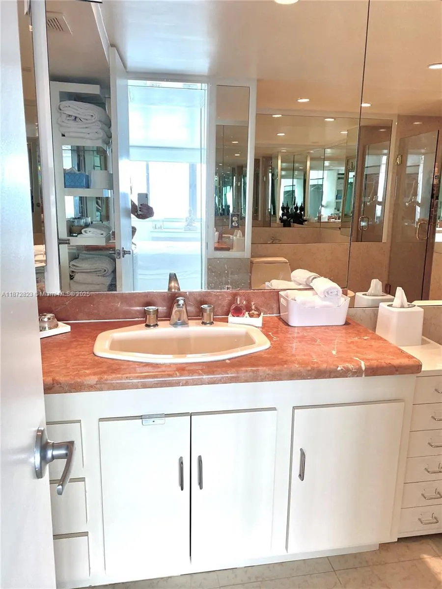 7135 Collins Ave, #1806